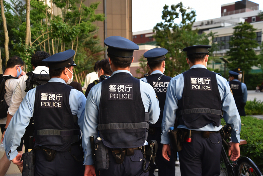 高卒警察官の平均年収・給料